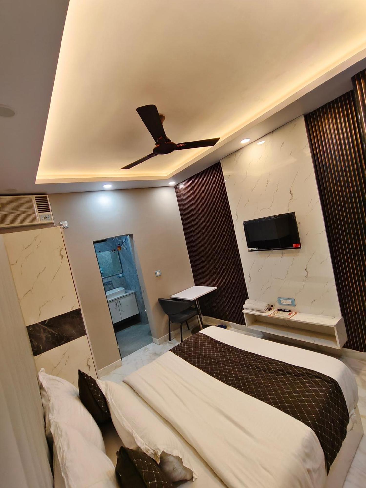 Hotel New Imperial Ghaziabad Zewnętrze zdjęcie